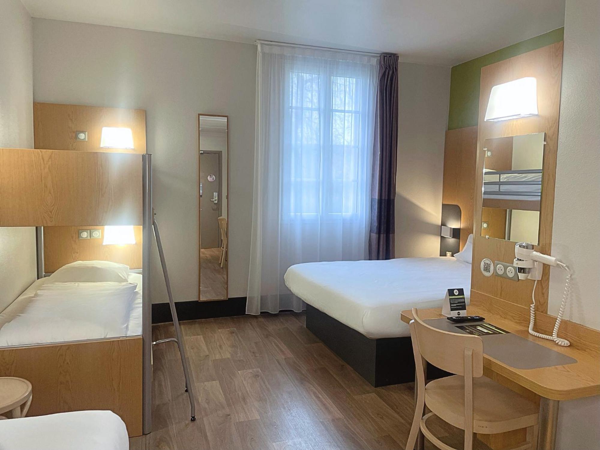 Hotel Pres De Disneyland Paris 2*