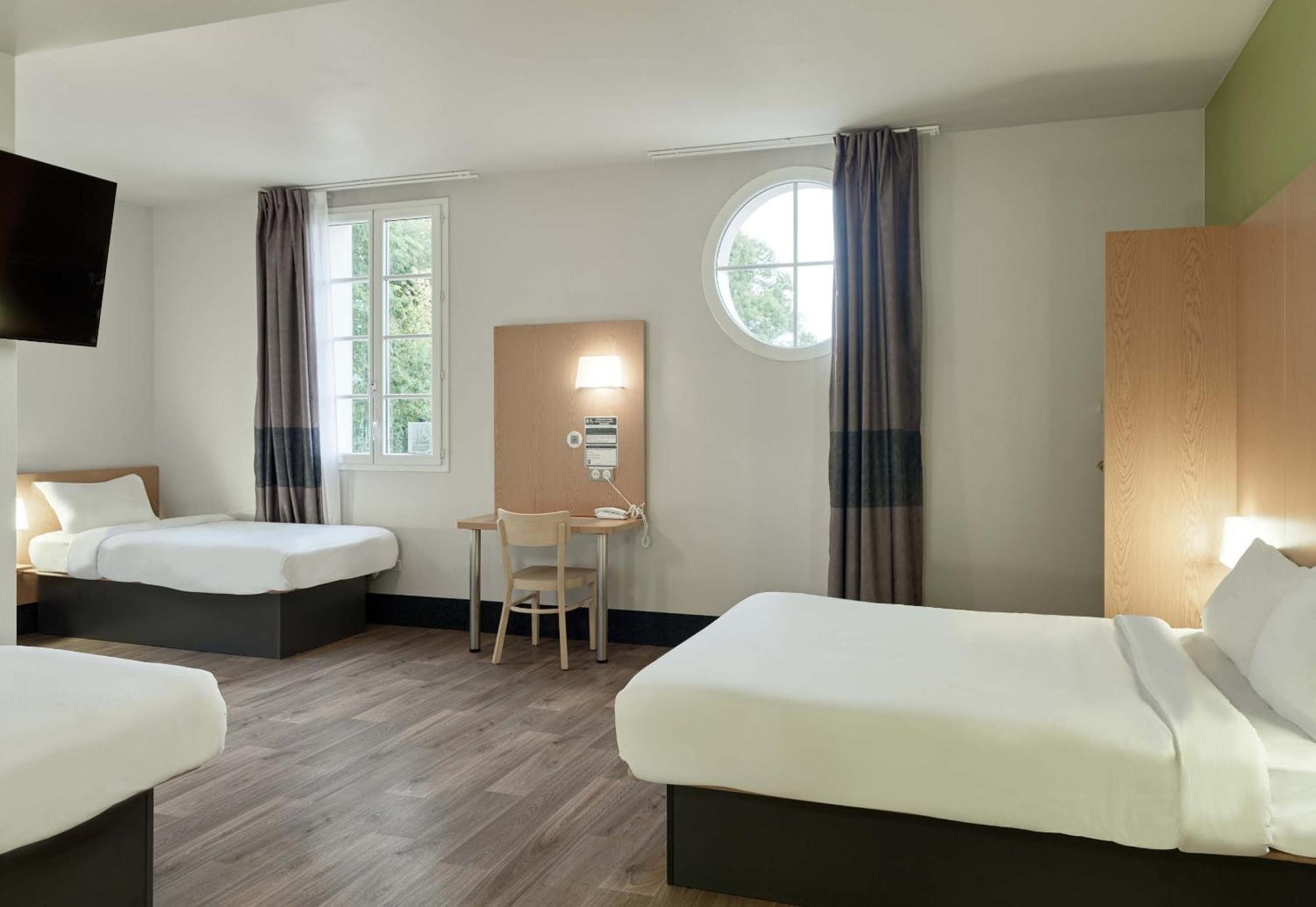 Hotel Pres De Disneyland Paris 2*